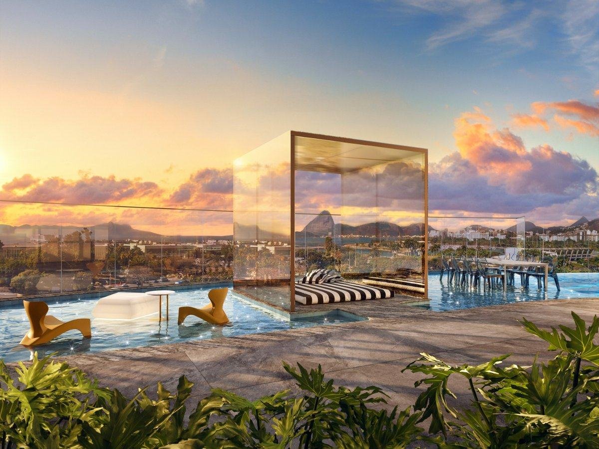 Piscina do rooftop, com vista para a Baía de Guanabara e o Pão de Açúcar
